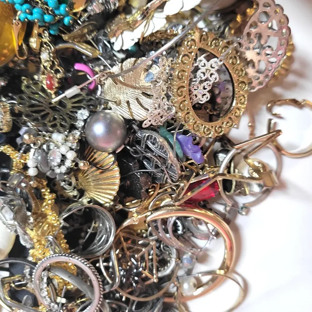 1 lb 3 oz Single Earrings Lot Craft Junk Broken Jewelry Lot Vintage Modern